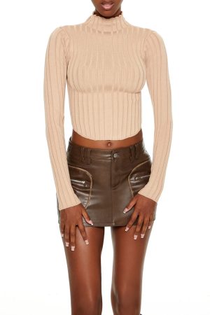 Ribbed Lettuce-Edge Crop Top